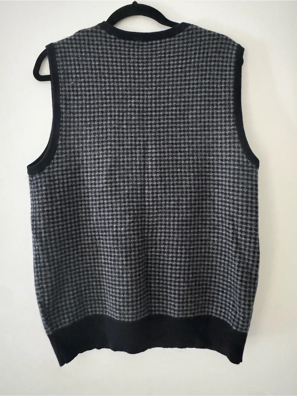 Pure cashmere Houndstooth V-Neck Sweater Vest - Gray/Black. Unisex but men’s L